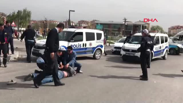 Aksaray Ehliyetsiz Sürücü Polisten Kaçarken 3 Araca Çarptı