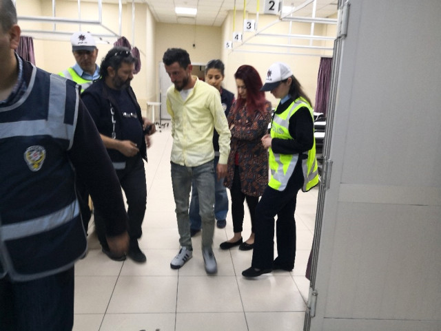 Otomobilin Hızını Sabitleyen Sürücü Yolcu Koltuğuna Oturdu