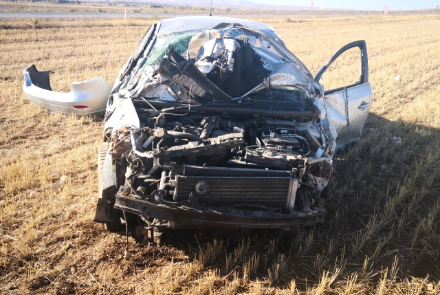 Aksaray’da Otomobil Tarlaya Devrildi: 1 Yaralı