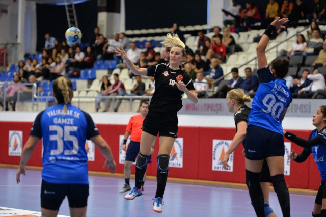 Muratpaşa Belediyespor Kadın Hentbol Takımında Galibiyet Sevinci