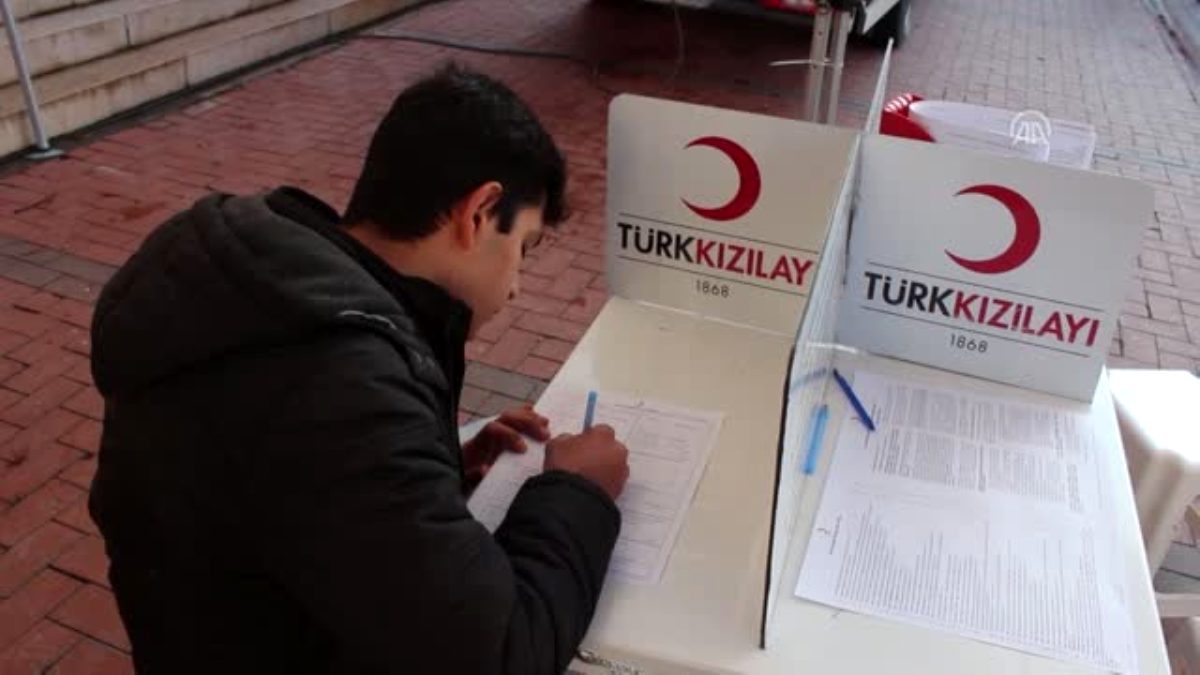 Lenf kanserine yakalanan tıp öğrencisi Elif Azra için kök hücre bağışı yapıldı