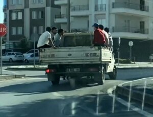 Aksaray’da Tehlikeli Seyahat: Kamyonetin Kasasında 6 Kişi