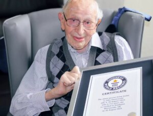 Dünyanın en yaşlı adamı 112. yaş gününü kutluyor