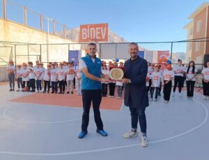 Hakkari’de Basketbol Alanı Açılışı Gerçekleşti