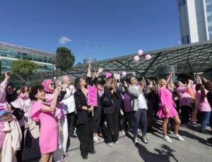 Göğüs kanseriyle gayret eden bayanlar öykülerini anlattı