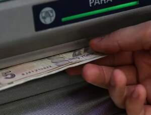 En düşük emekli maaşına seyyanen artırım masada