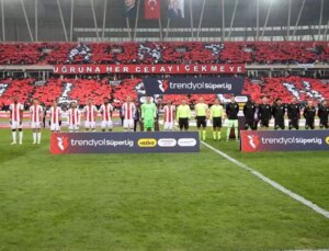 Galatasaray maçında korkutan sakatlık: Futbolcuyu hastaneye kaldırdılar