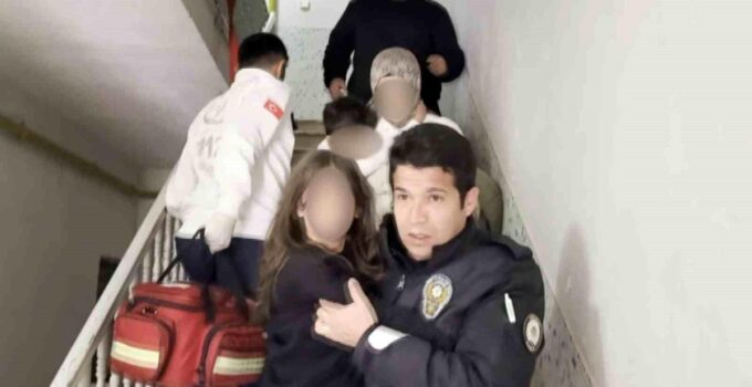 Aksaray’da 5 katlı apartmanda yangın paniği, bina tahliye edildi
