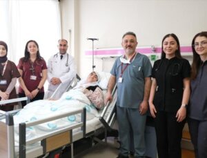 Sivas’ta bir hastanın göğsünden 7 kilo 750 gramlık tümör çıkarıldı