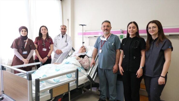 Sivas’ta bir hastanın göğsünden 7 kilo 750 gramlık tümör çıkarıldı