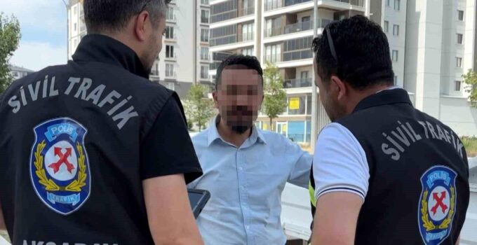 Aracına uydurma plaka taktı, yakalanınca “işimiz acildi” dedi